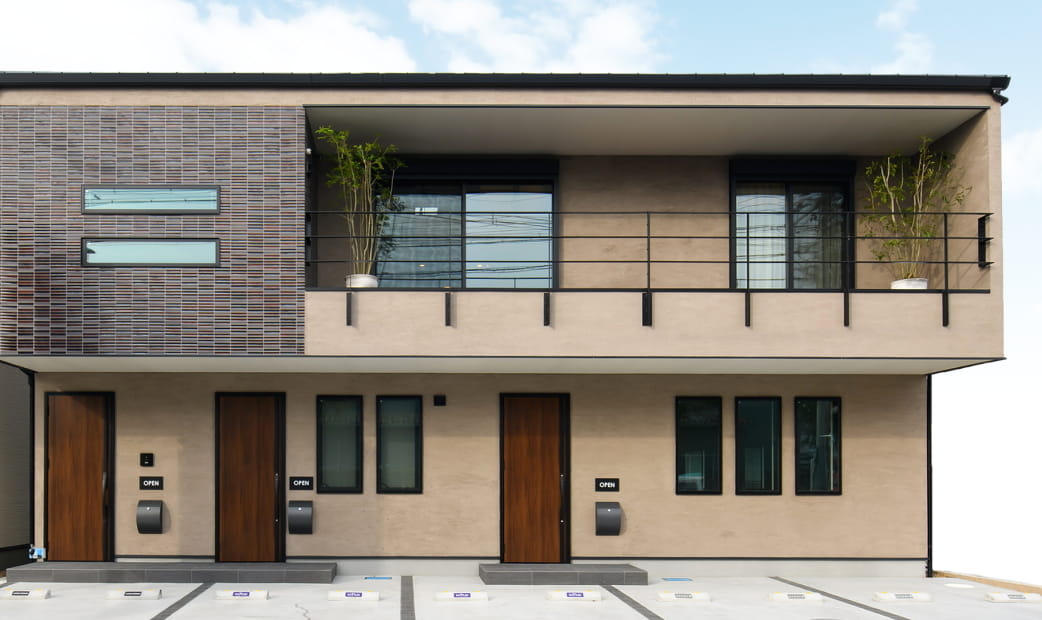 ブレストロング工法は、通気工法と同等の性能が認められたモルタル下地の画期的な特認工法です